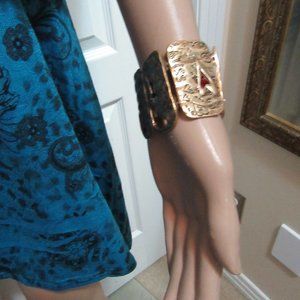 New Stretch Metal Bracelet -small $15. in bundle